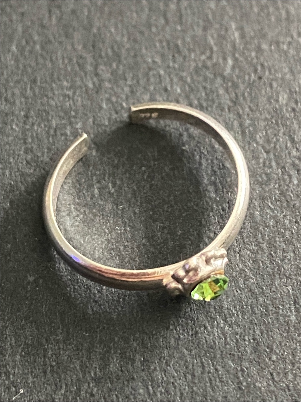 Vintage Sterling Silver Toe / Midi Ring with Peridot Green Cubic Zirconia Stone.
